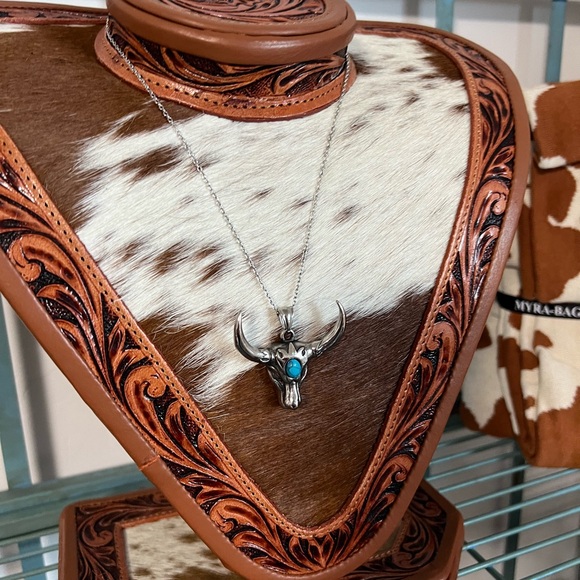 New Steer Bull Longhorn Cowgirl Cow western faux turquoise silver pendant 2” - Picture 6 of 6